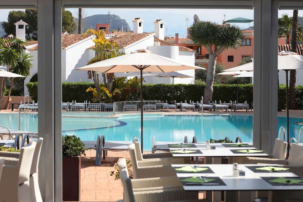 Ein Foto vom Pool im La Pergola Aparthotel