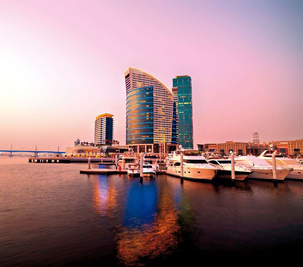 Een foto van de buitenkant van InterContinental Dubai Festival City
