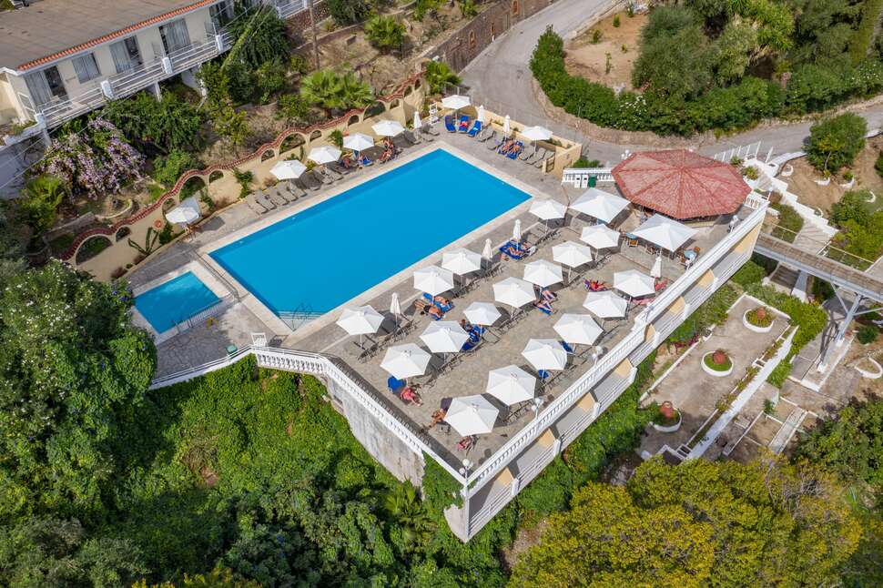 Een foto van het zwembad bij Hotel Valmar Corfu by Louis Hotels
