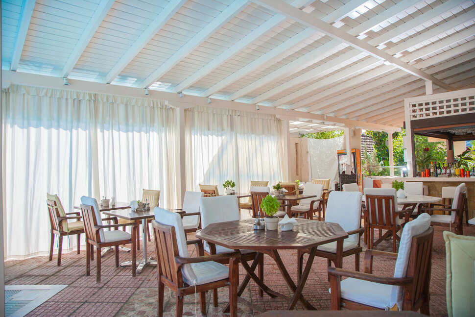 Ein Foto von der Terrasse im Hotel George