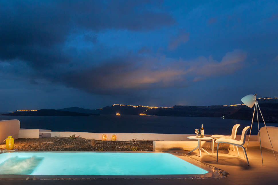 Een foto van het zwembad bij Neptune Luxury Spa Suites