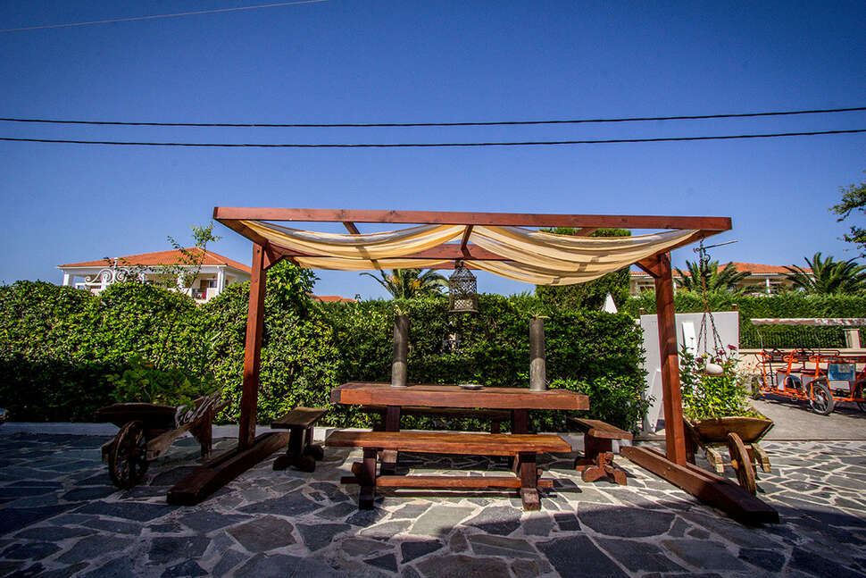 Een foto van het terras bij Louros Beach Hotel & Spa