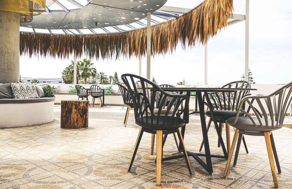 Een foto van het terras bij Meandros Boutique & Spa