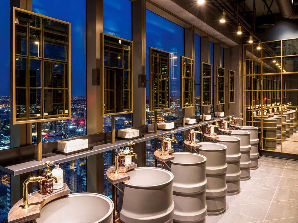 Een foto van het interieur van Novotel London Canary Wharf