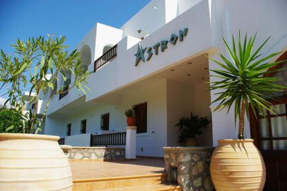 Een foto van de buitenkant van Astron Hotel Karpathos