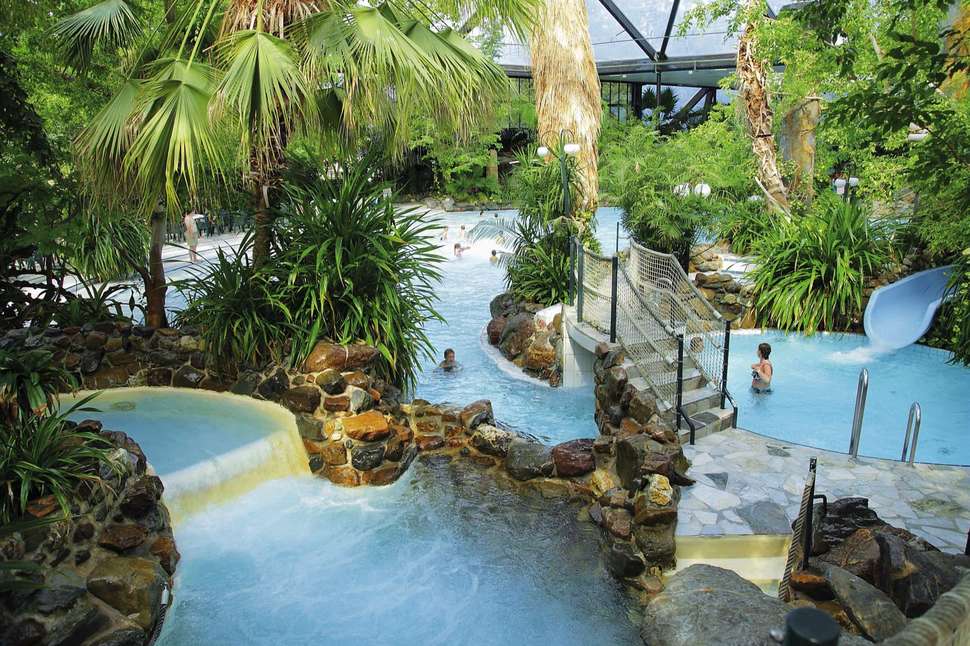 Een foto van het zwembad bij Center Parcs Het Heijderbos