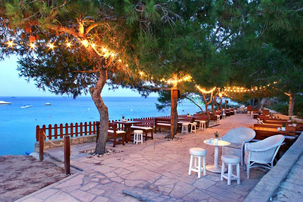 Een foto van het terras bij Grecian Park Hotel