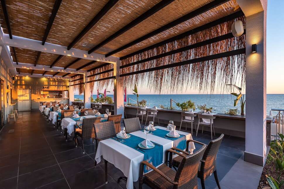 Een foto van de faciliteiten bij White City Beach Hotel