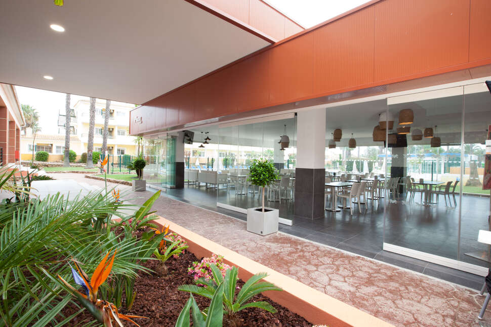 Een foto van de buitenkant van Appartementen Vitor's Plaza