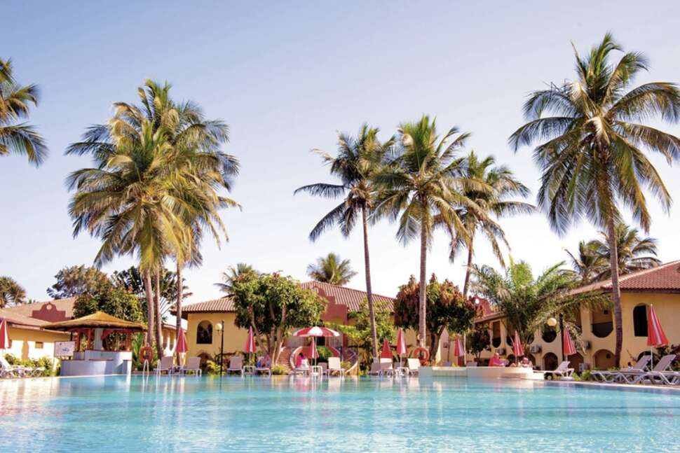 Een foto van het zwembad bij Ocean Bay Hotel