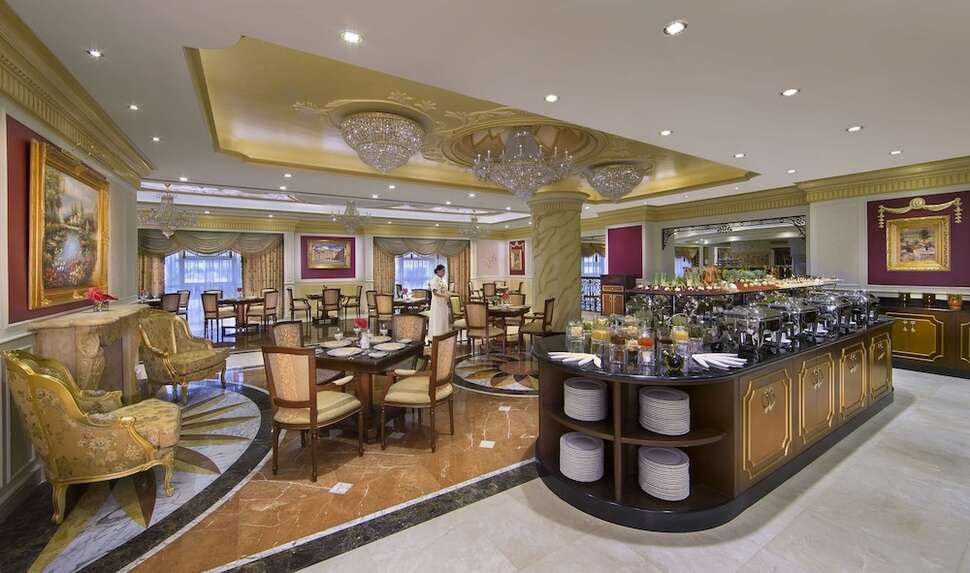 Ein Foto Royal Rose Abu Dhabi Curio Collection by Hilton