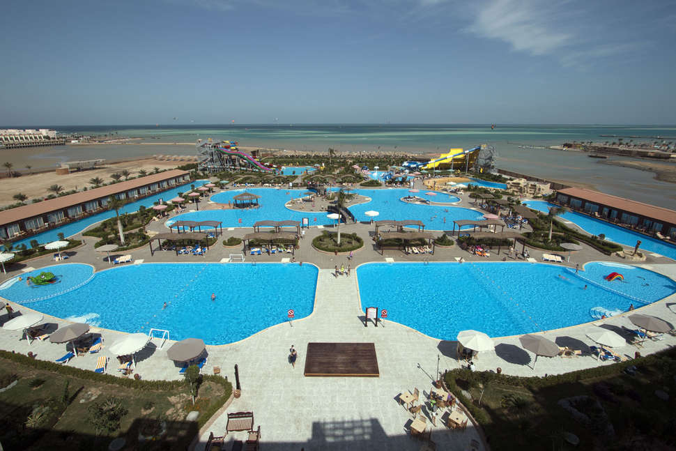 Een foto van een overzicht van Sunrise Alora Aqua Park Resort