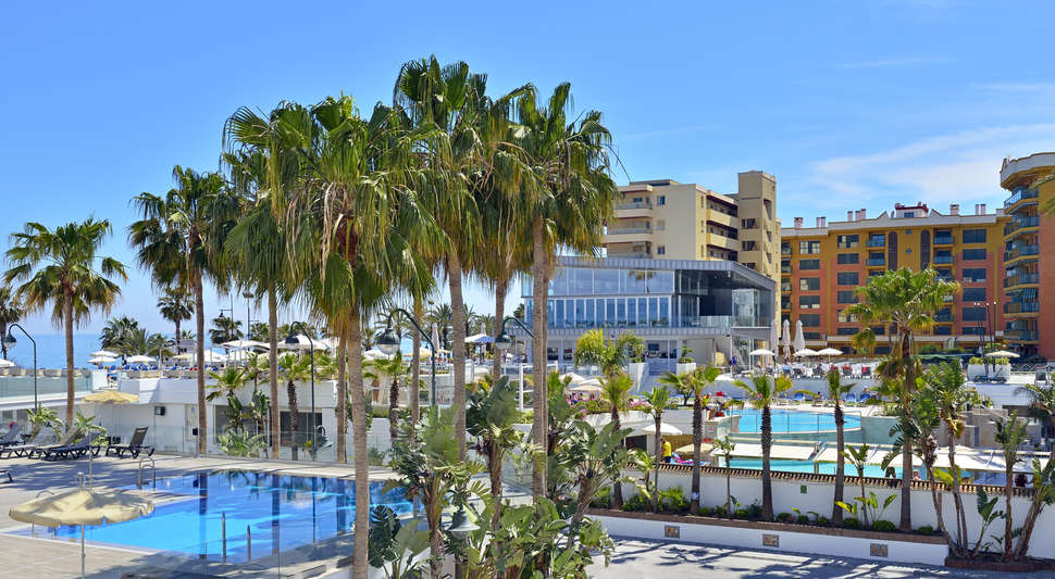 Een foto van het zwembad bij Sol Torremolinos Don Marco