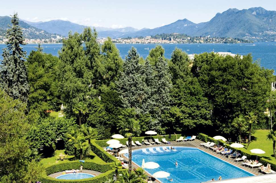 Een foto van de buitenkant van Hotel Simplon