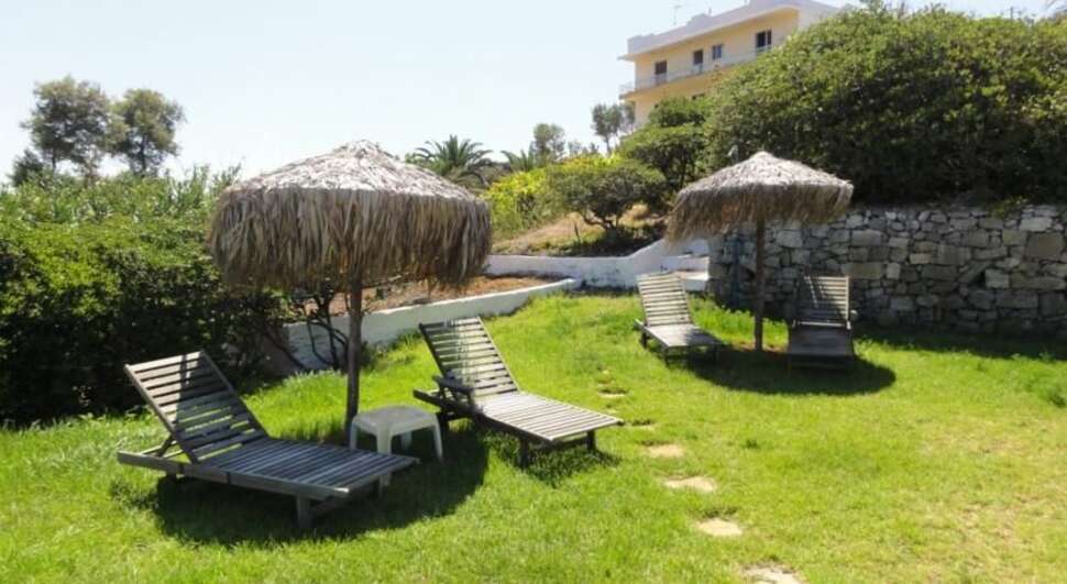 Een foto van het terras bij Stella Beach Panormo