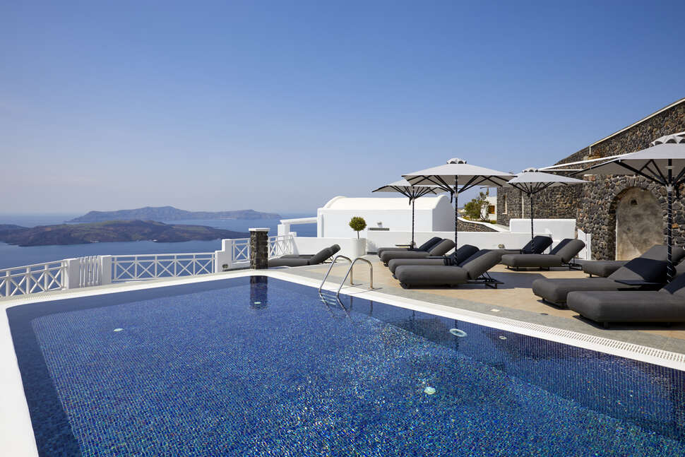 Een foto van het zwembad bij Petit Palace Suites