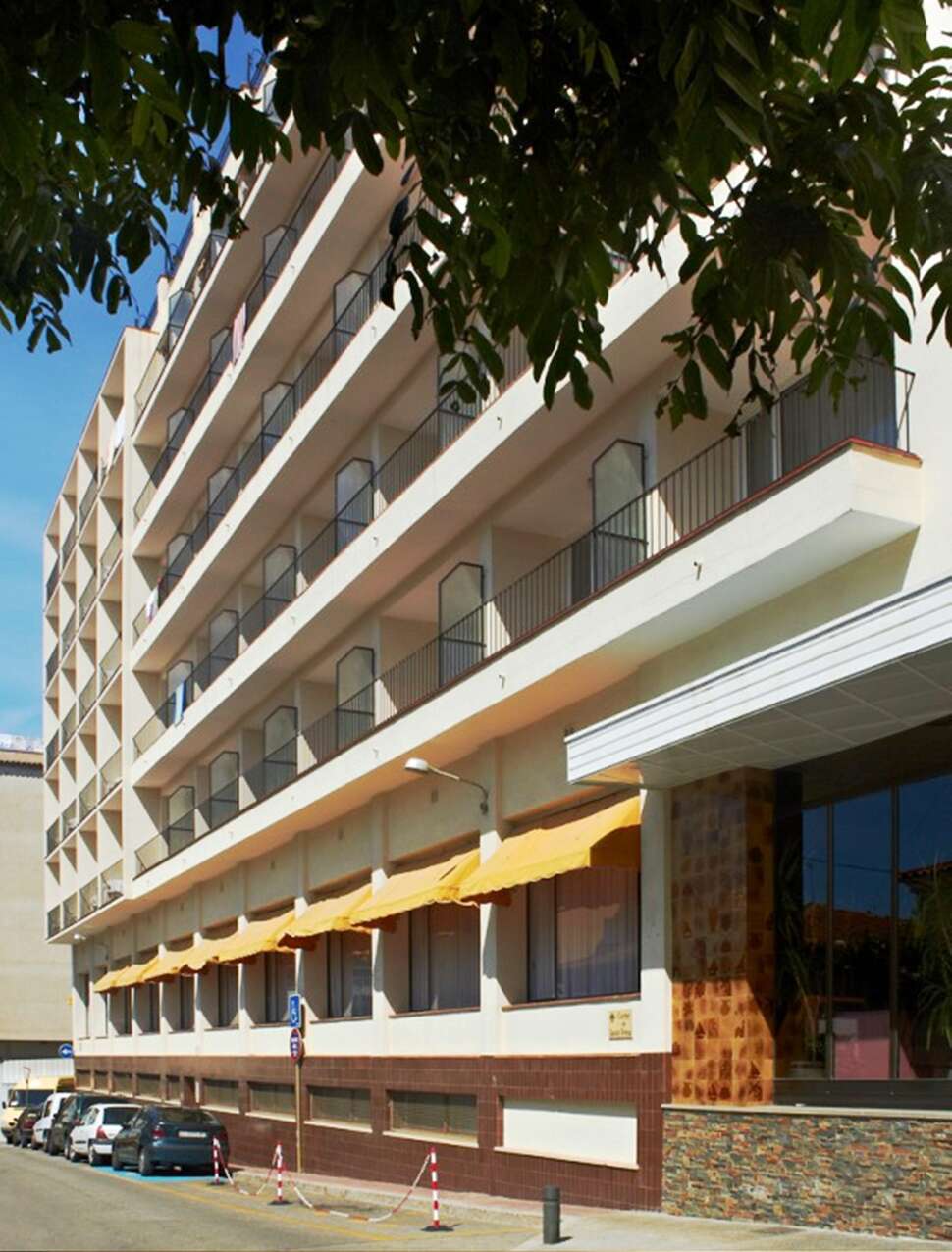 Een foto van de buitenkant van Hotel Lloret Santa Rosa