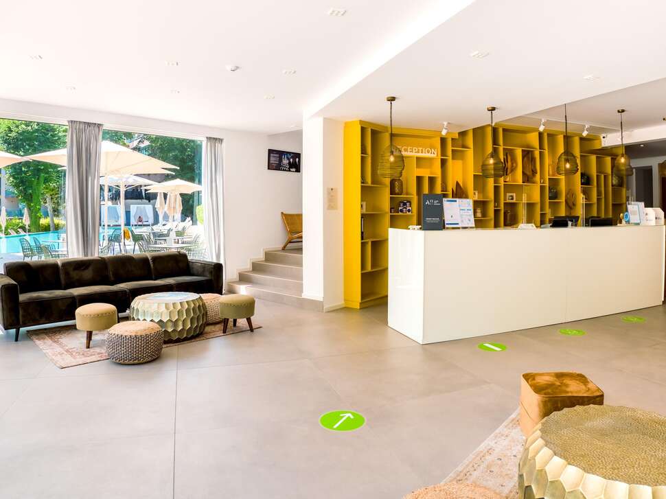 Ein Foto Ibis Styles Golden Sands Roomer