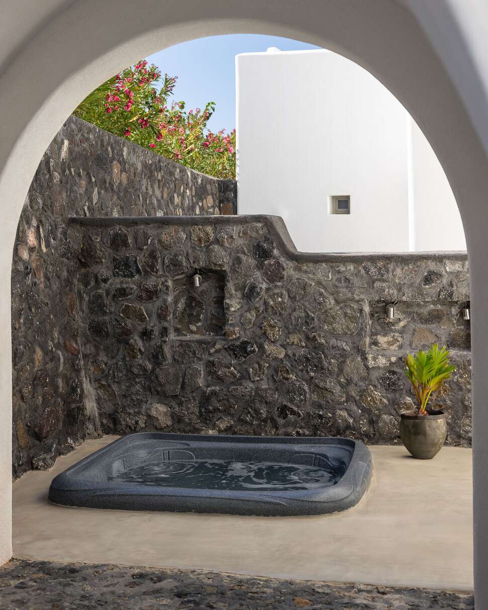 Een foto van Danae Suites Santorini