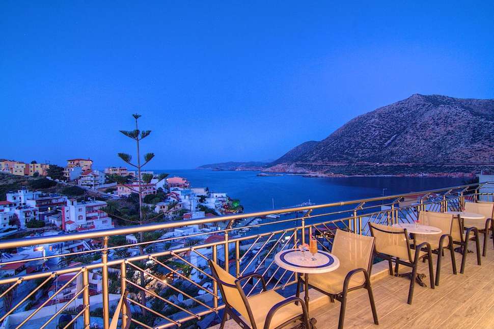 Ein Foto von der Terrasse im Aparthotel Athina