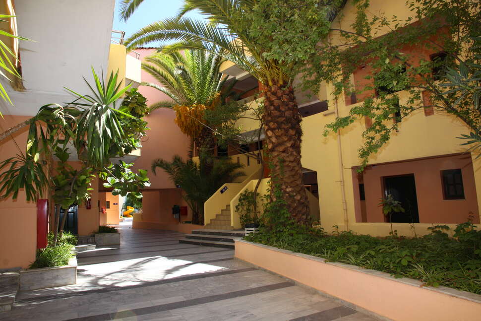 Een foto van de buitenkant van Fereniki Holiday Beach Resort