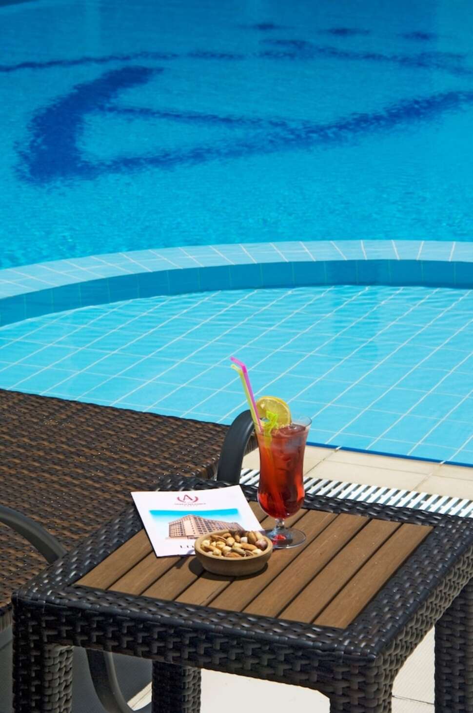 Een foto van het zwembad bij Akgun Istanbul Hotel