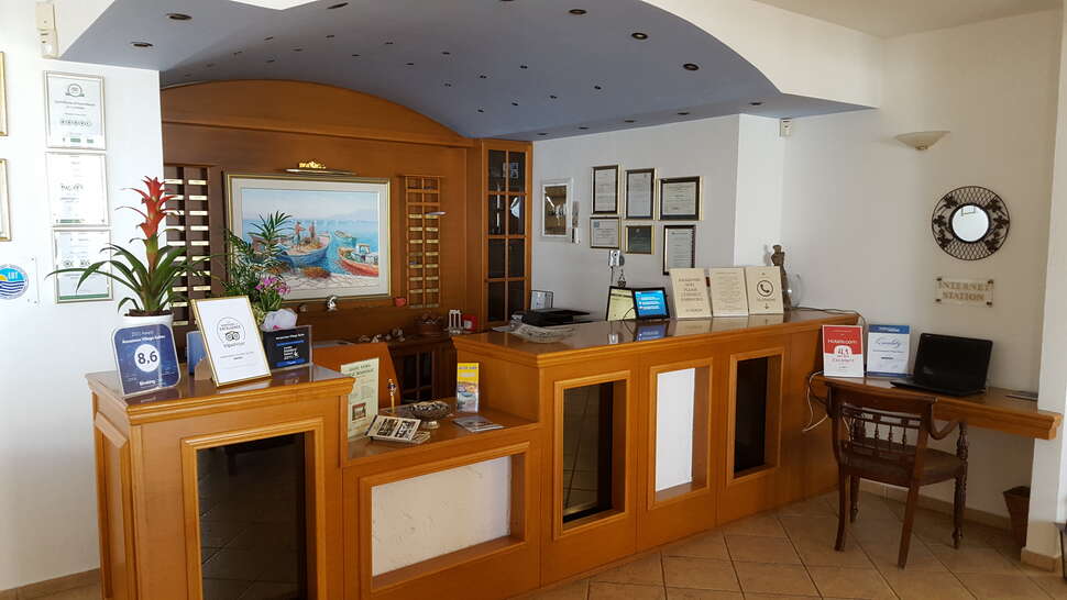 Een foto van het interieur van Amazones Village Suites