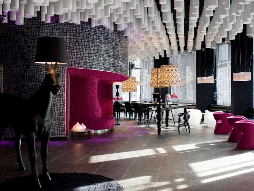 Een foto van de buitenkant van Barcelo Raval