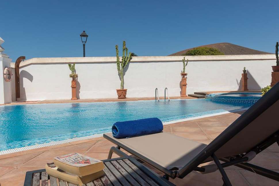 Een foto van het zwembad bij La Casona de Yaiza
