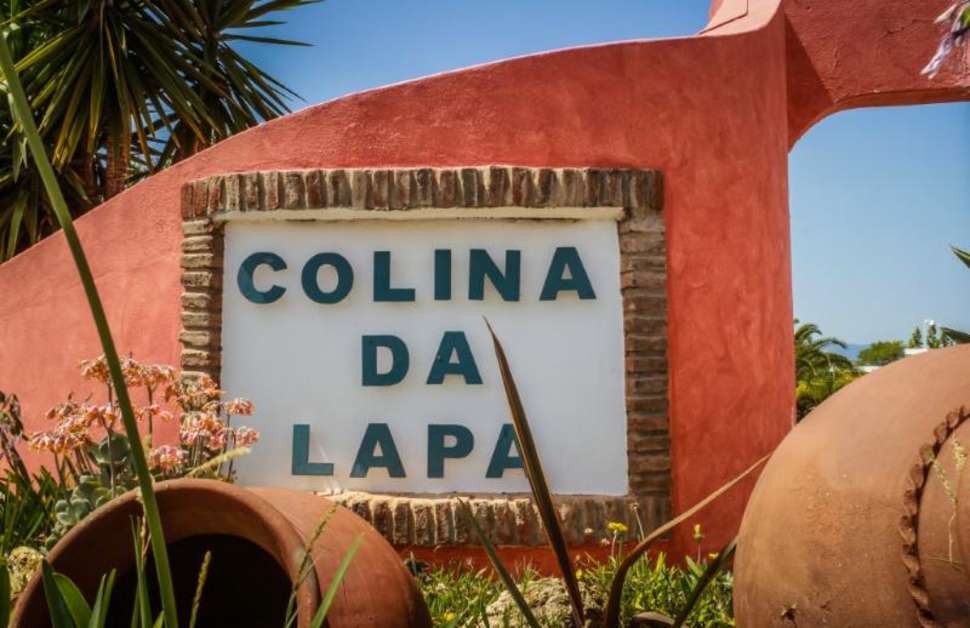 Een foto van de buitenkant van Colina Da Lapa