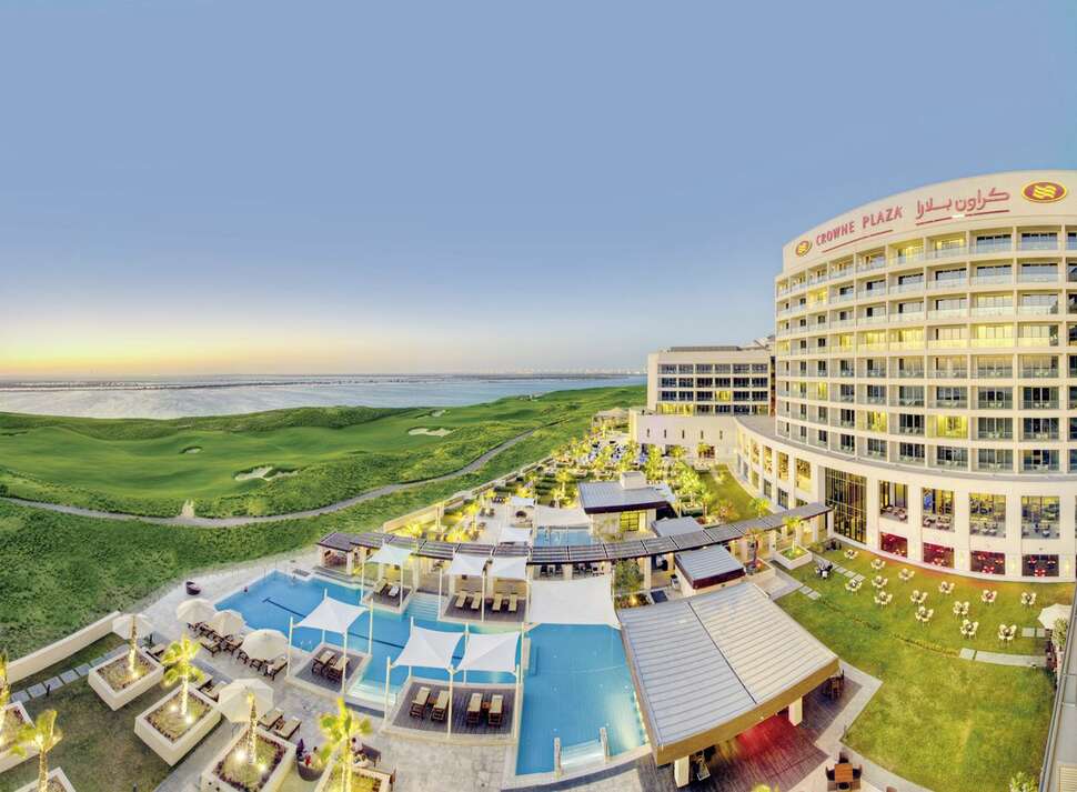 Een foto van de buitenkant van Crowne Plaza Abu Dhabi Yas Island
