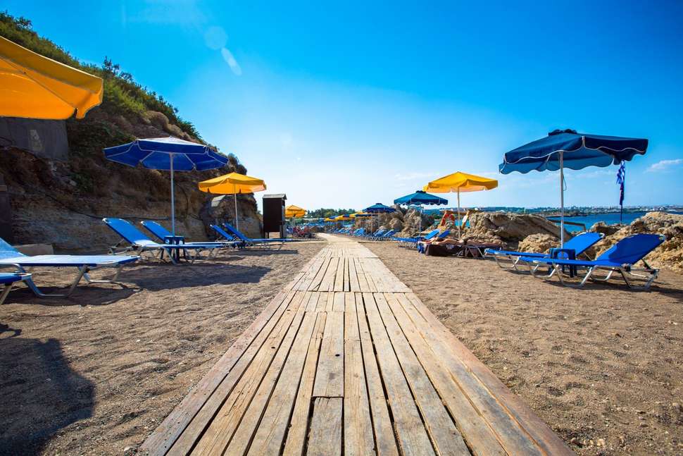 Een foto van het strand bij Kresten Palace