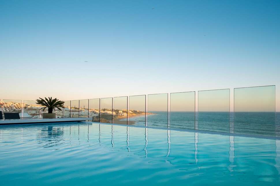 Ein Foto vom Pool im Rocamar Exclusive Hotel & Spa