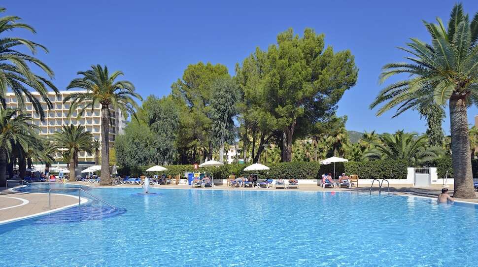 Ein Foto vom Pool im Sol Palmanova