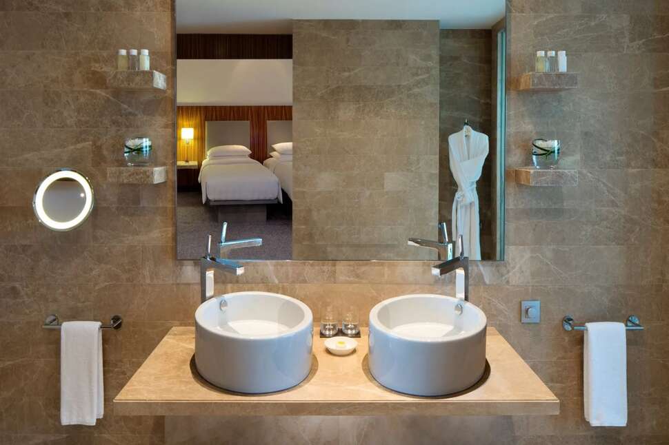 Ein Foto Andaz Capital Gate by Hyatt