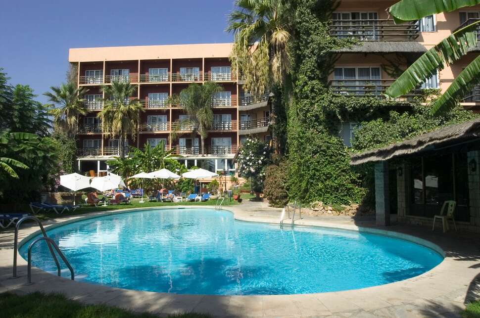 Een foto van het zwembad bij MS Tropicana