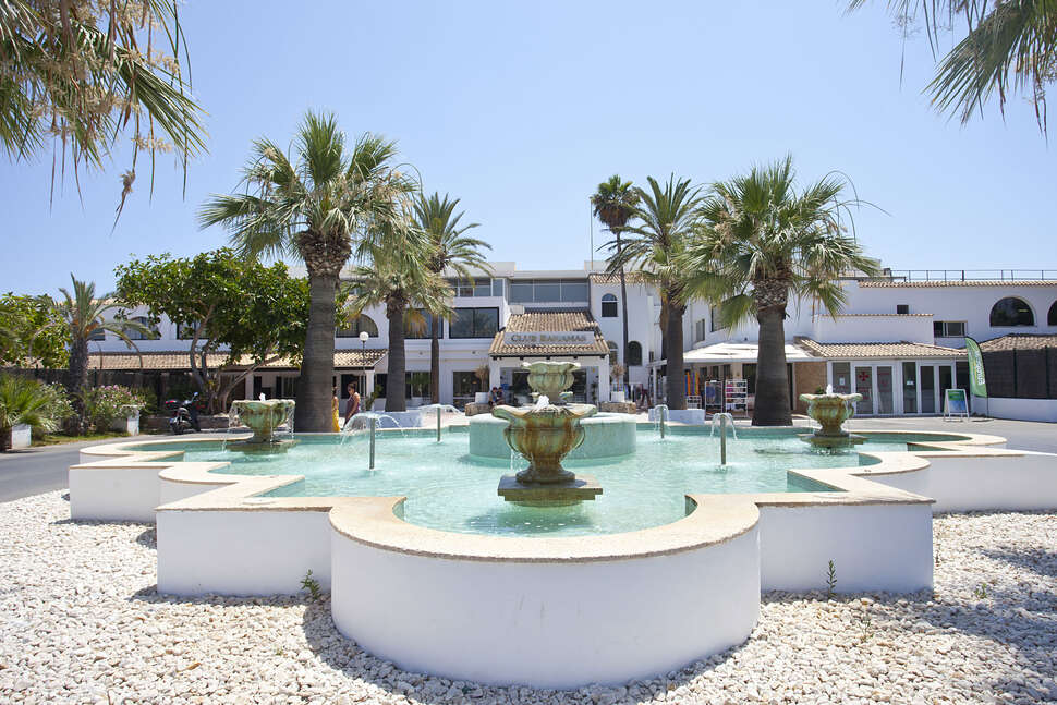 Een foto van Fergus Style Bahamas