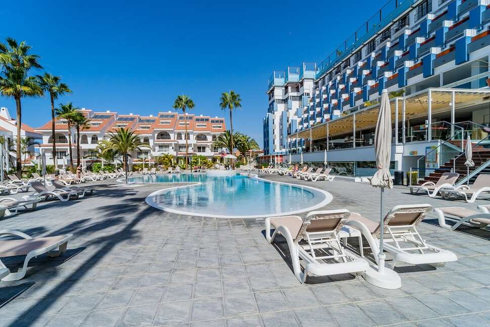 Een foto van het zwembad bij Paradise Park Fun Lifestyle Hotel
