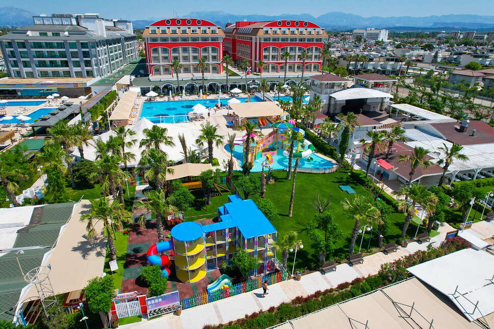 Een foto van het zwembad bij Orange County Resort Hotel Belek
