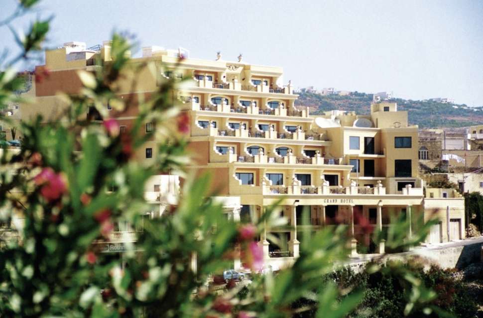 Een foto van de buitenkant van Hotel Grand