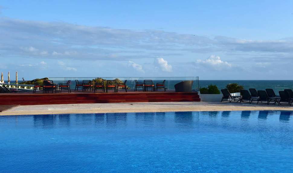 Een foto van het zwembad bij Pestana Alvor Praia