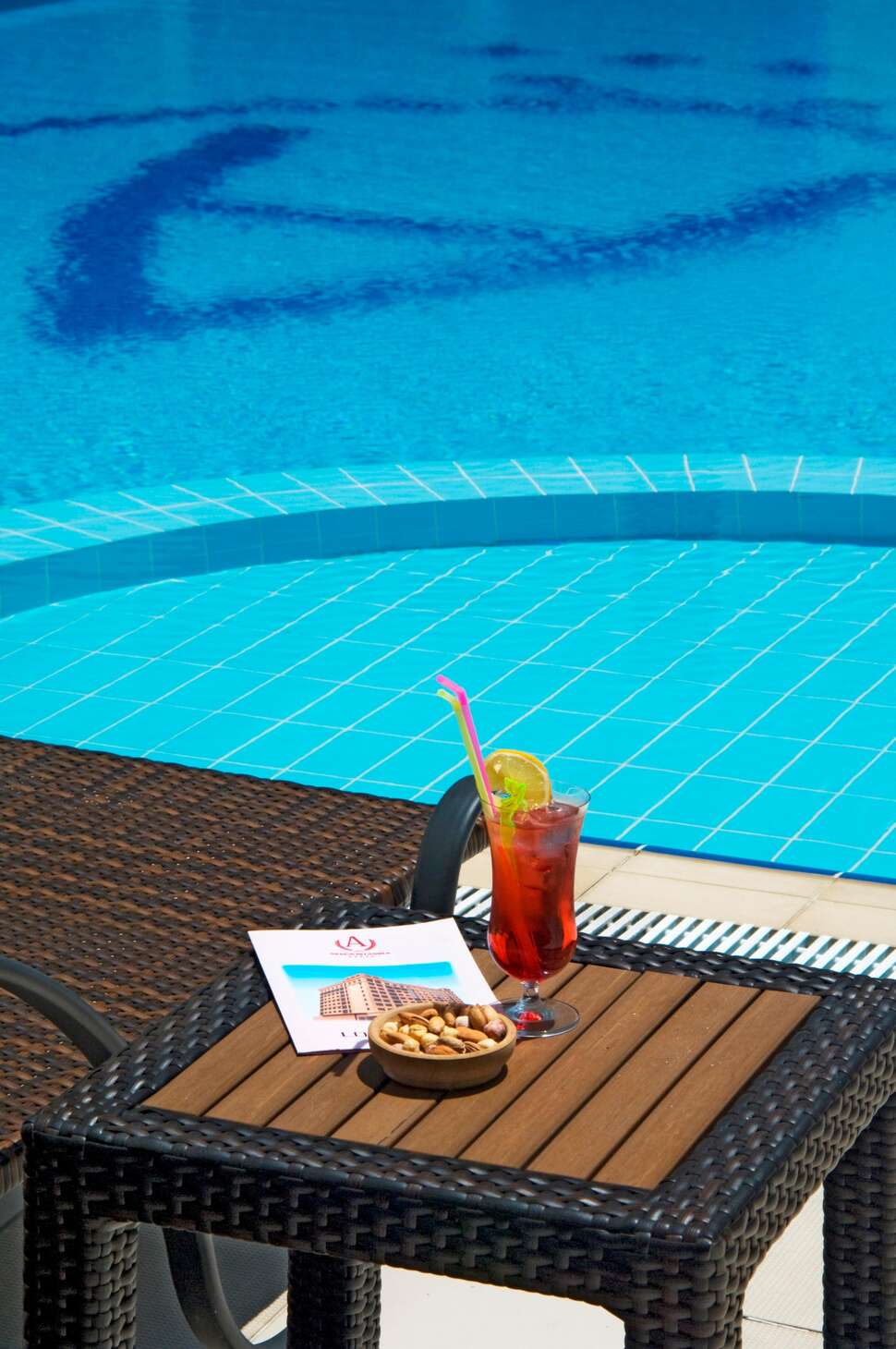 Ein Foto vom Pool im Akgun Istanbul Hotel