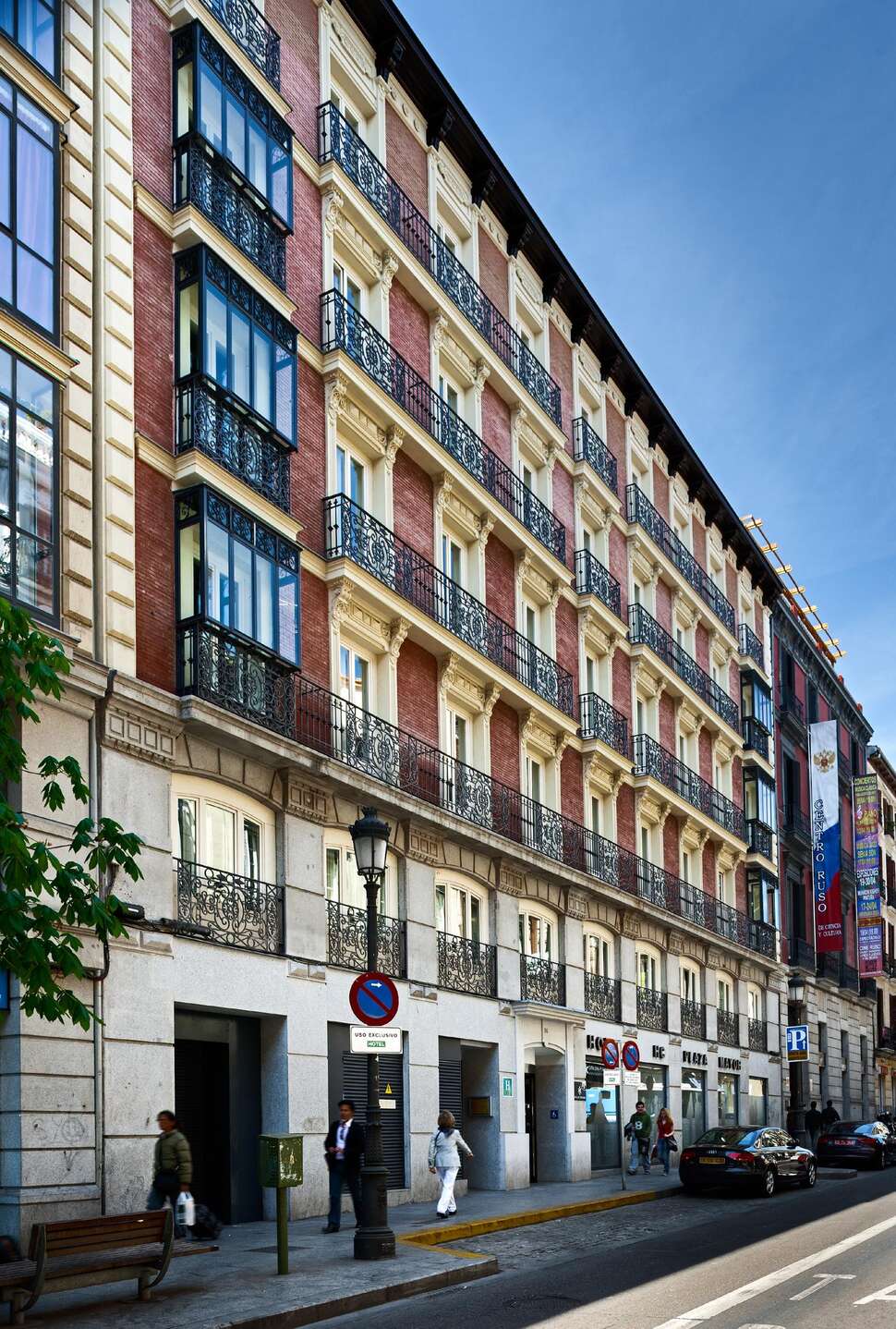 Ein Foto von der Außenansicht des Catalonia Plaza Mayor