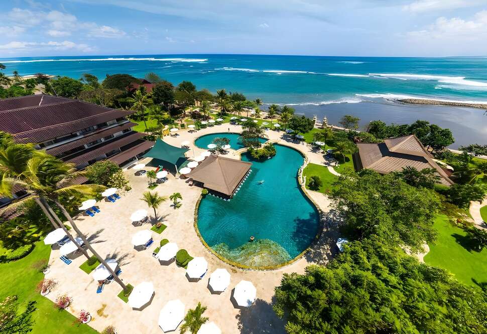 Een foto van het zwembad bij Discovery Kartika Plaza Hotel