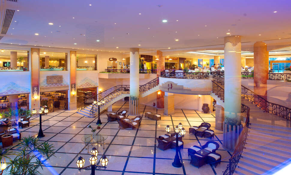 Een foto van het interieur van Amwaj Oyoun Resort & Casino