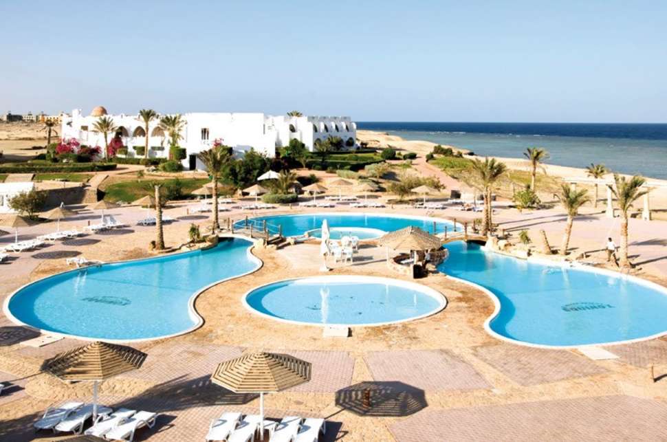 Een foto van het zwembad bij The Three Corners Equinox Beach Resort