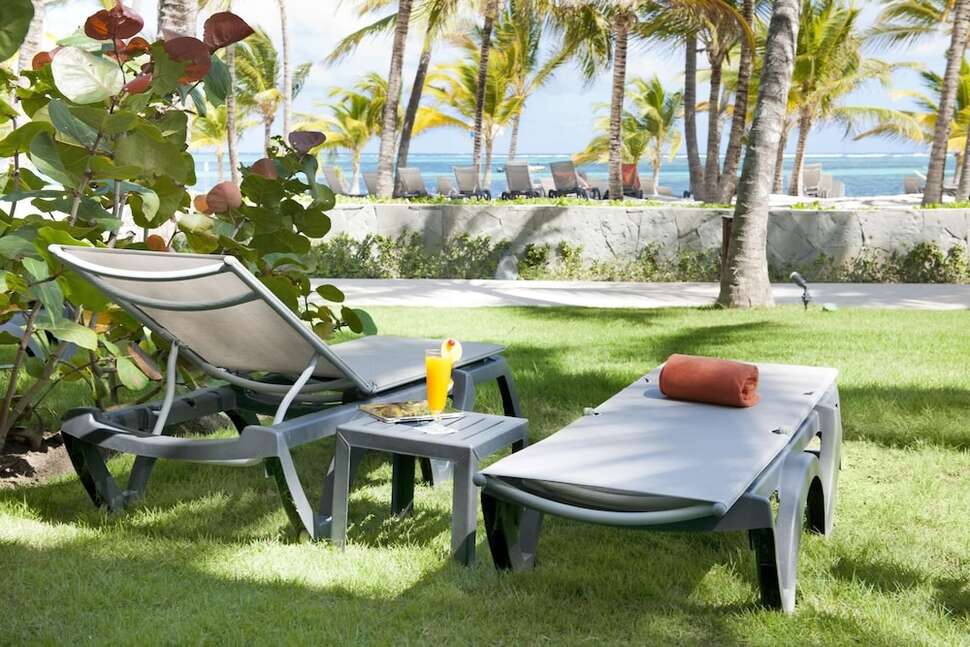 Een foto van het terras bij Barcelo Bavaro Beach