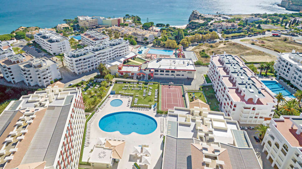 Een foto van de buitenkant van Ukino Palmeiras Village Family Resort
