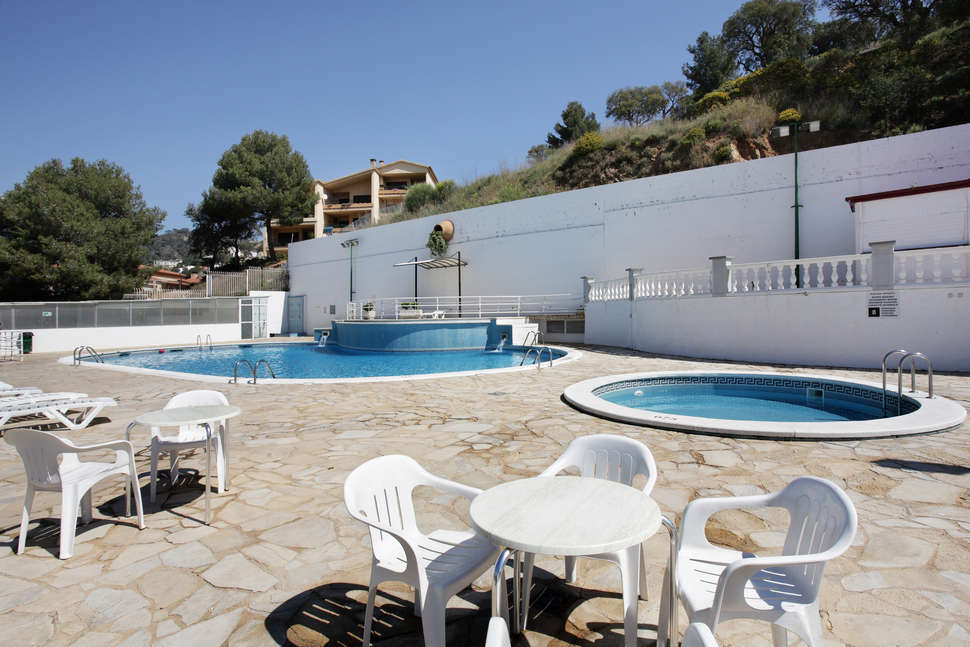 Een foto van het zwembad bij Hotel Don Juan Tossa