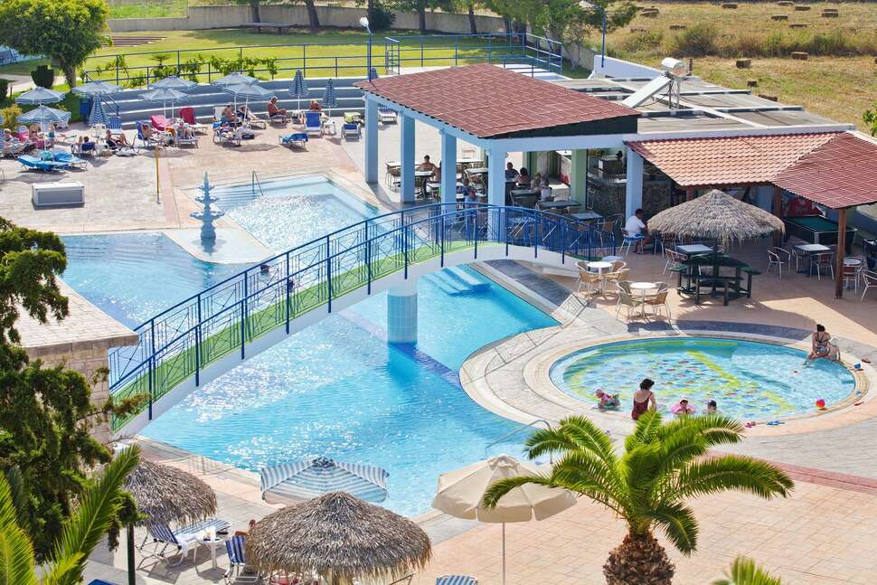 Een foto van het zwembad bij Corali Hotel & Village